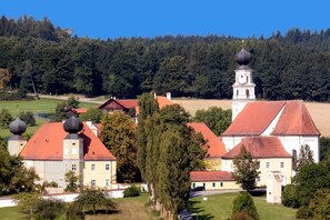 Klosterhof St. Salvator (Bad Griesbach i. Rottal)-Außenansicht Klosterhof