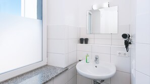 Standard Apartment / Deluxe Doppelbettzimmer mit Küchenzeile