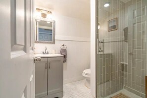 private bathroom w/shower