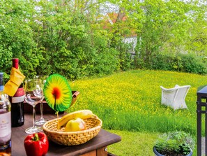 Sommerküche mit Blick zur Liegewiese