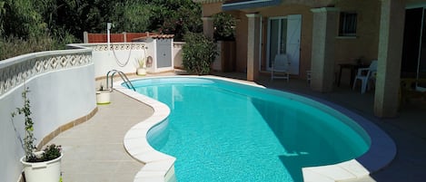 Pool 45 cu metres 