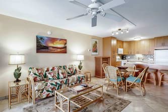 Kamaole Sands 4-306 - Steps to Kamaole III Beach - Split AC + Pool + King Bed