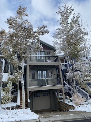 Located just a few minutes walk from Park City Mountain Resort Village area.