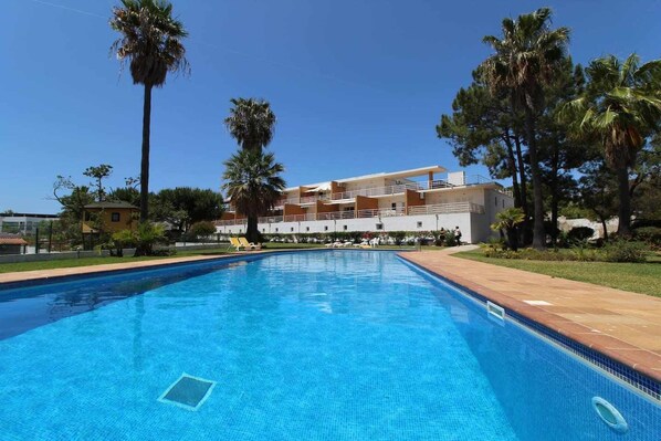 Shared Swimming Pool - 2 Bedroom Apartment at Castelo Beach – Albufeira (Jardins do Castelo)
