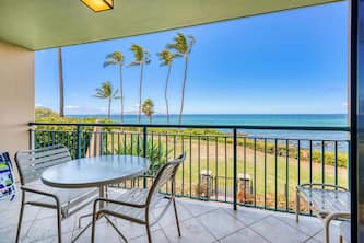 Punahoa Beach 201 - Direct Ocean Front, Beautiful Renovation, Split AC, Wi-Fi