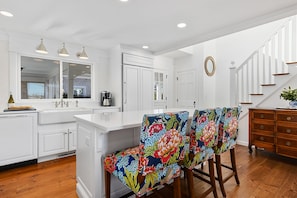 Gorgeous eat-in kitchen is fully stocked with all the amenities 