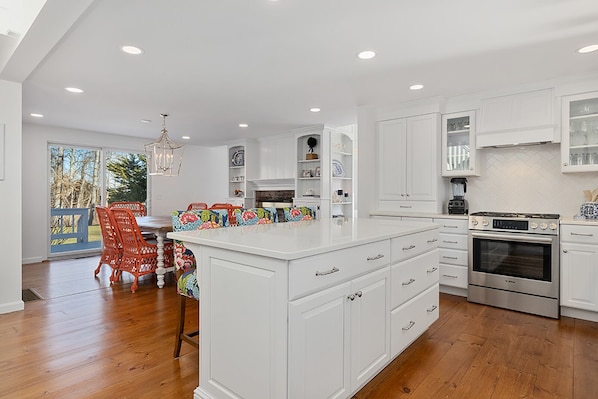 Beautiful, bright and open kitchen and dining