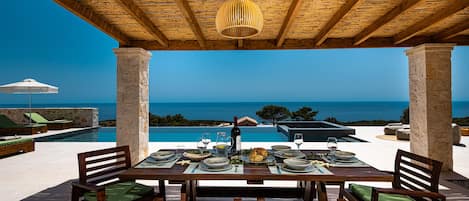 Dinning area by the pool