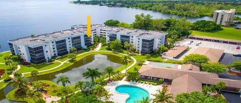 Located directly on Caloosahatchee River