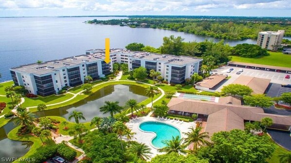 Located directly on Caloosahatchee River
