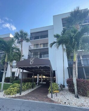 Front entrance of main lobby 