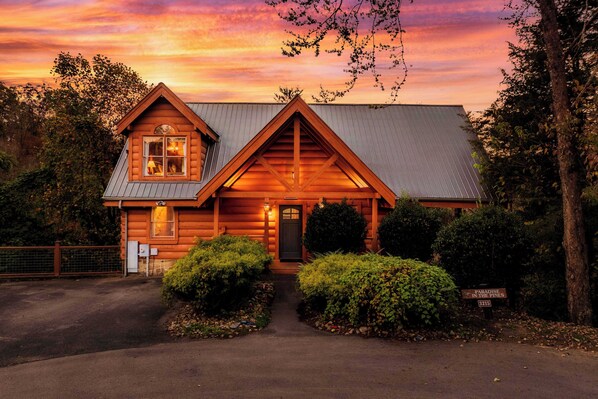 Welcome to Paradise in the Pines!