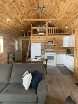 Full kitchen 