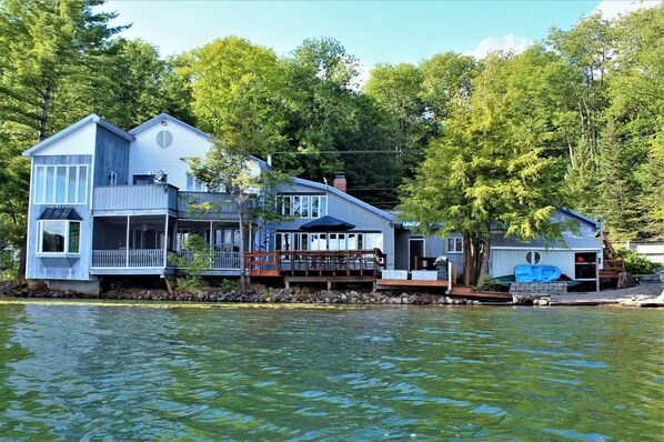 Sweet Spot Lakehouse - Exterior from water