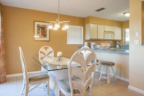 Fully equipped kitchen, there’s no need to bring a thing!