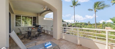 Palms at Wailea 2108 lanai with ocean view1