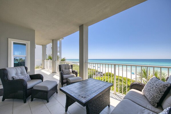 Overlooking the Gorgeous waters of the Emerald Coast!