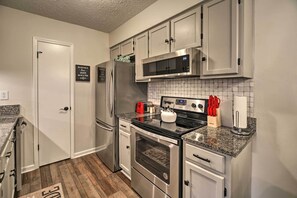 Fully Equipped Kitchen | Knife Set