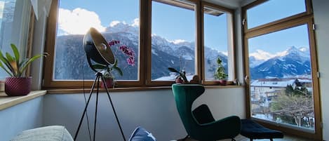 Ausblick auf die Stubaier Bergwelt mit Elfer und Serles