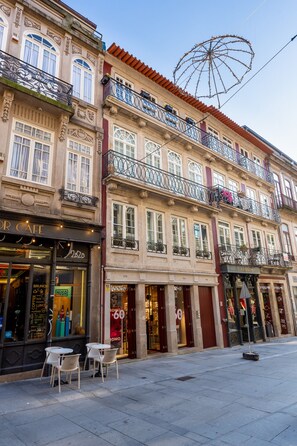 Vista frontal de la propiedad