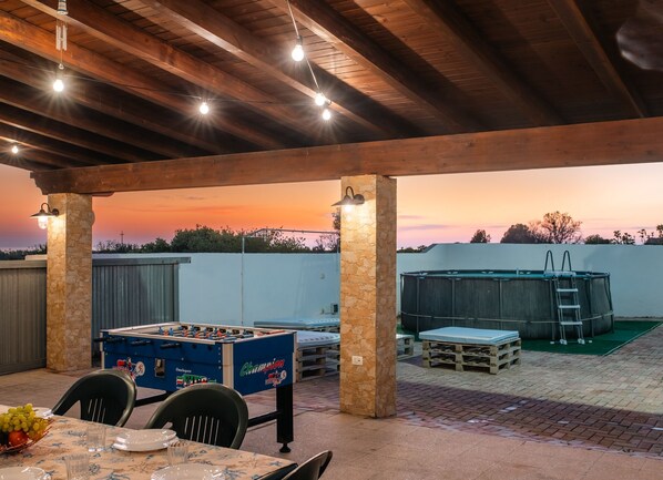 Outdoor dining