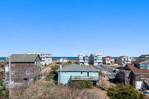 KDN3307: Carolina Sunshine l Rooftop Deck View - East