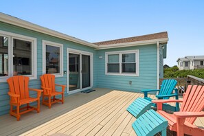 SN0918: Zane's Beach House l Sun Deck