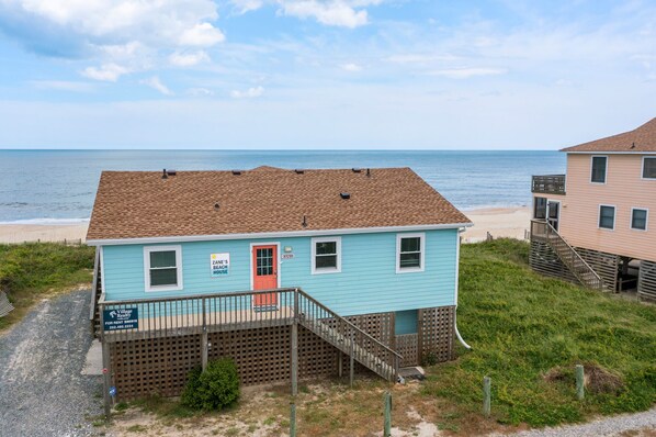 SN0918: Zane's Beach House l Front Exterior