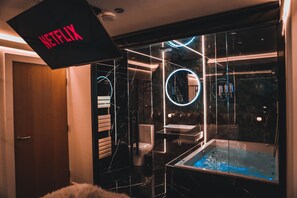 Banheira de hidromassagem interior