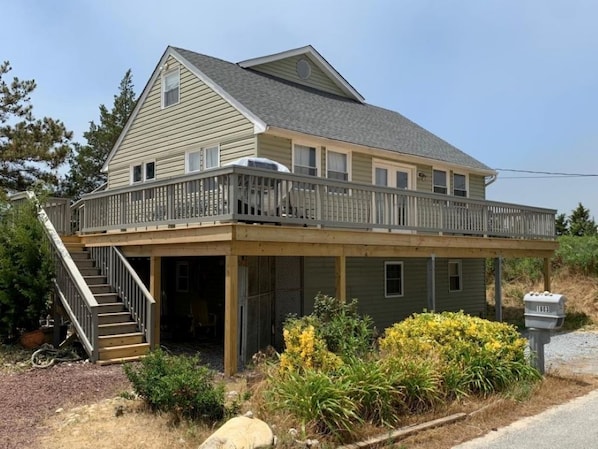 Welcome to 1603 S Bayshore Drive.