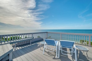 Sunbath, relax 360 degree island views