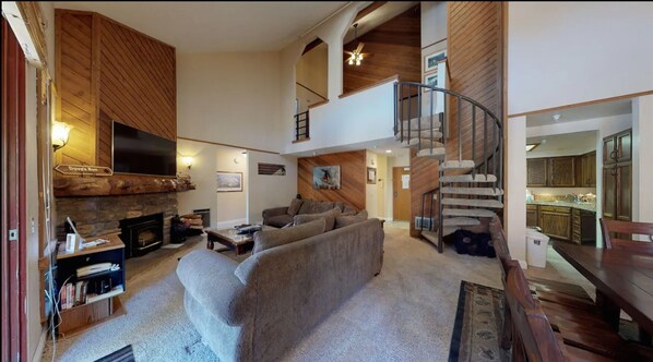 Large living room with vaulted ceilings