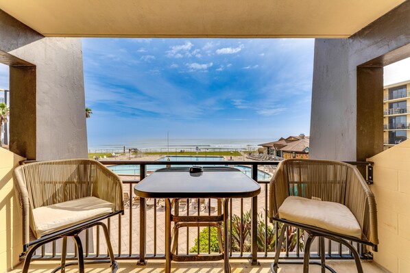 Daytona Beach Shores Vacation Rental | Studio | Elevator Access