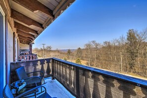 Private Balcony | Mountain View