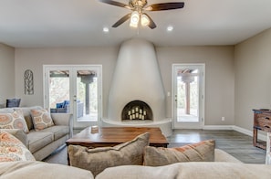 Comfortable Living Room with Patio Access (Fireplace is Not Operational)