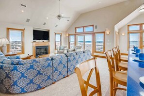 Surf-or-Sound-Realty-585-Carolina-Dreamin'-Great-Room-1