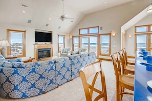 Surf-or-Sound-Realty-585-Carolina-Dreamin'-Great-Room-1