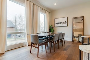 Group dinners, game nights, or wine o'clock? You're all set here!