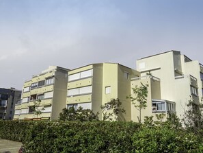 Sky, Daytime, Plant, Building, Cloud, Window, Urban Design, Condominium, Tower Block, Rectangle