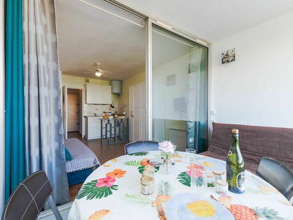 Table, Furniture, Tableware, Property, Building, Door, Textile, Bottle, Chair, Interior Design
