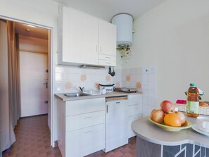 Cabinetry, Building, Food, Kitchen Appliance, Kitchen, Countertop, Home Appliance, Wood, Interior Design, Floor