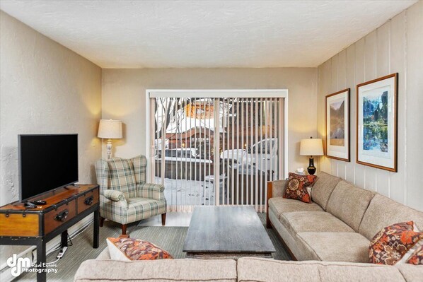 Living Room w/Sectional Sofa