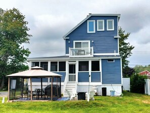 HUge Out door patio Space with covered gazebo & firepit