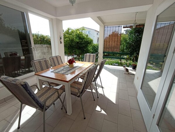 Outdoor dining