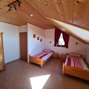 1x FeWo, 70 qm-Schlafzimmer2 Kirschbaumwohnung.jpg