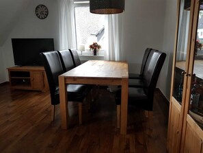 Ferienwohnung  Bergstraße (75 qm) mit Balkon-Wohnzimmer 3