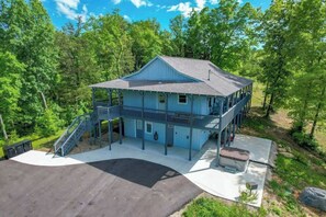 Stargazer, 4 beds, 3 baths. Wraparound deck.