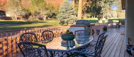 Outdoor table with spectacular view and a gas BBQ