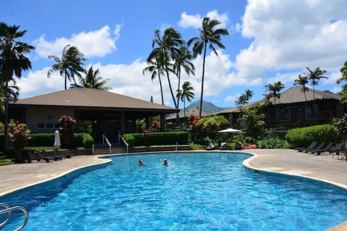 Paradise found at the HaleKalani.Amazing 3 bedroom surf bungalow in Princeville.