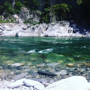 Maggia Fluss 20 Meter vom Haus entfernt